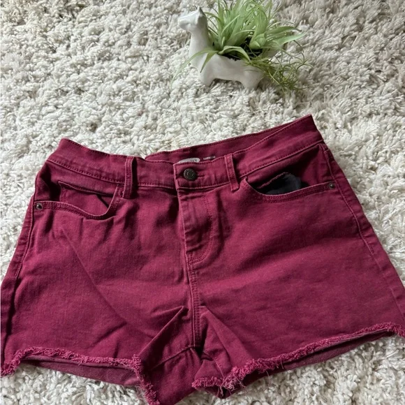 Old Navy Red Jean Shorts Fitted burgundy cute Frayed Hem - Picture 5 of 6